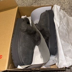 UGG Platform Disquette Slipper (charcoal)